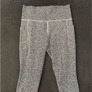 Athleta leggings with pockets on the side